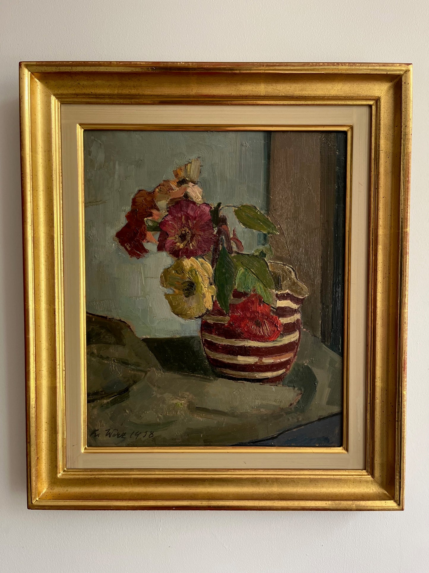 Jug with stripes